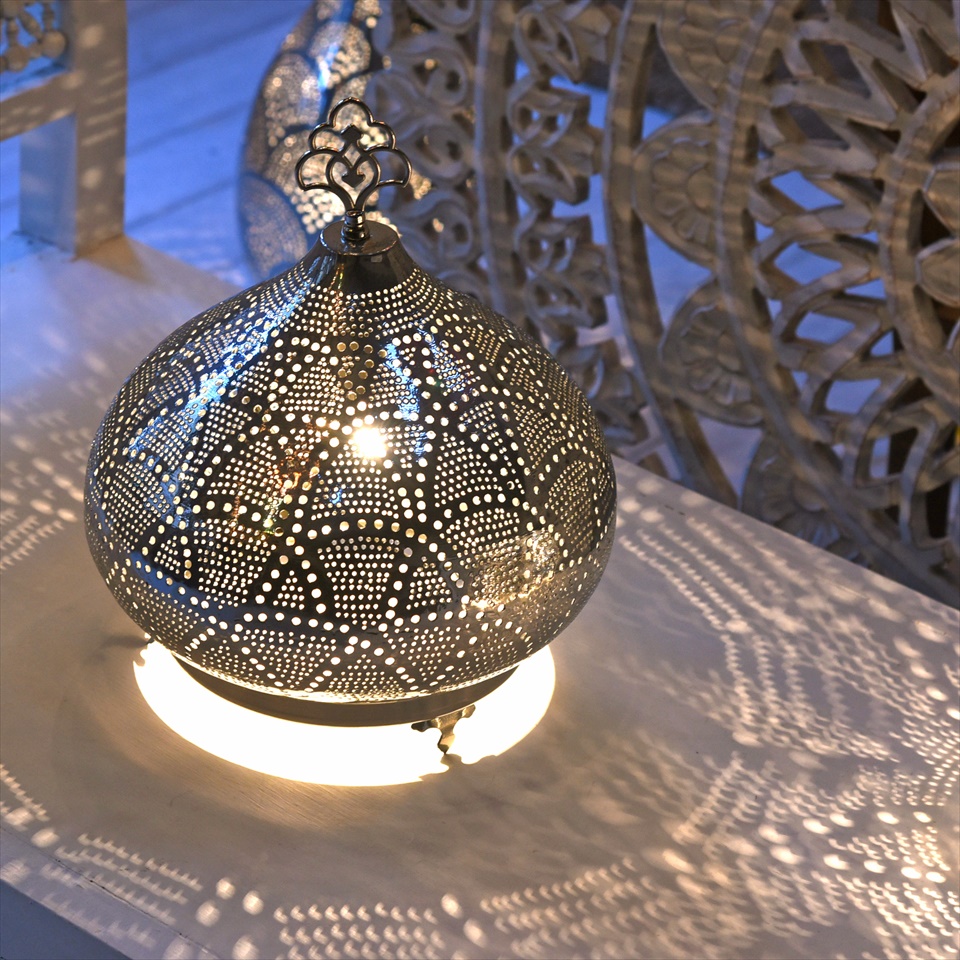 【10%OFF】モロッコ メタルシェード・テーブルランプ/Moroccan　Metal shade　Lamps直径27cm/Sogan　シルバー色/ロータス　E17