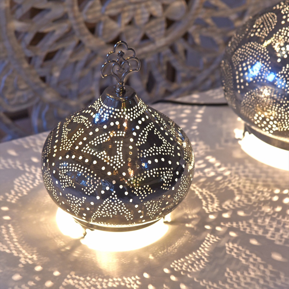 【10%OFF】モロッコ メタルシェード・テーブルランプ/Moroccan　Metal shade　Lamps直径20cm/Sogan　シルバー色/ロータス　E17