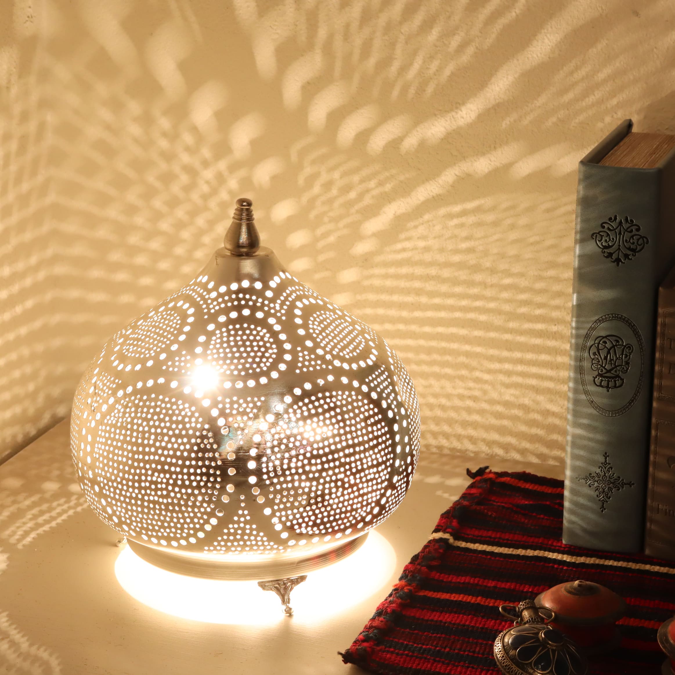 モロッコ メタルシェード・スタンドランプ/Moroccan　Metal shade Lamps エジプト製 Φ21cm/Soganシルバー色/サークル E17 25W 白熱球付き