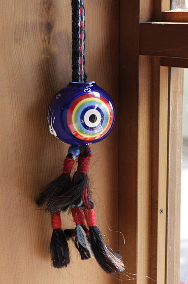 ナザルボンジュウ Nazar Boncug/Evel Eye・陶器の飾り玉６ｃｍサイズ