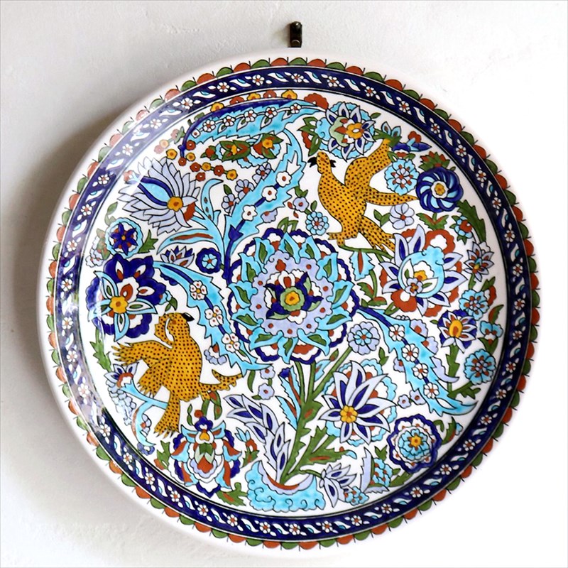 トルコ陶器飾り皿 直径30cmプレート キュタフヤ・アルハンブラ工房 孔雀＆カラフルなフラワーデザイン