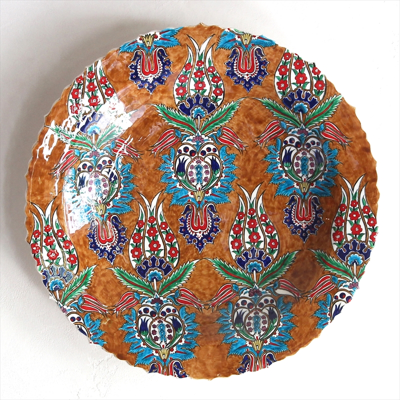 トルコ・キュタフヤ産40cmプレート手書きの飾り皿ライトブラウン・チューリップ