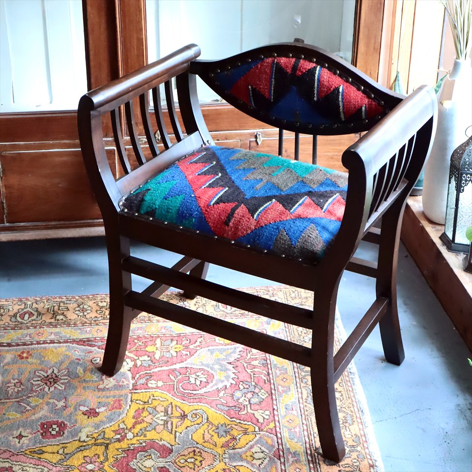 オールドキリムの木製家具オットマンアームチェア Ｗ60×Ｈ70×Ｄ38.5cm old kilim wood furniture armchair