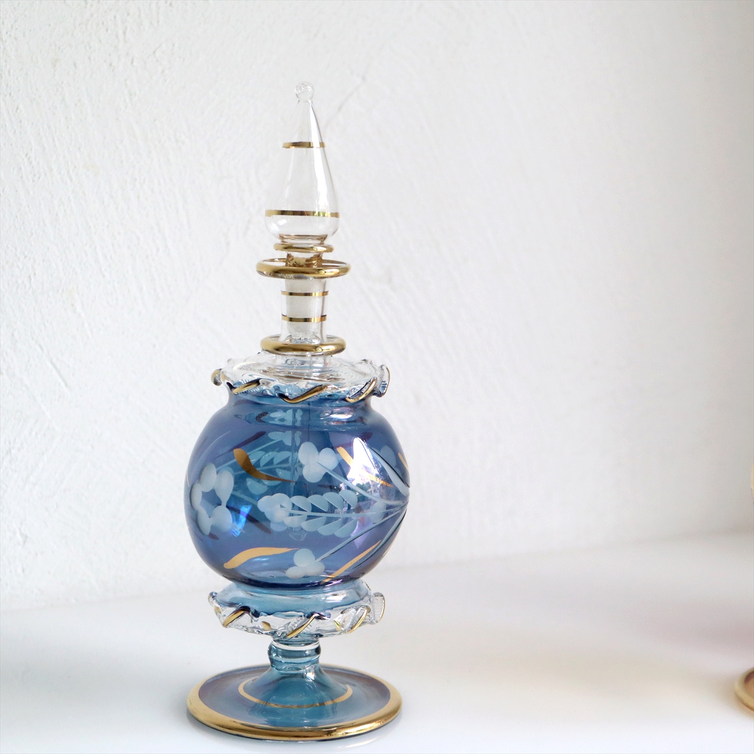 エジプトガラス香水瓶　クレオパトラ　18cm　ブルー　小花モチーフの切子細工