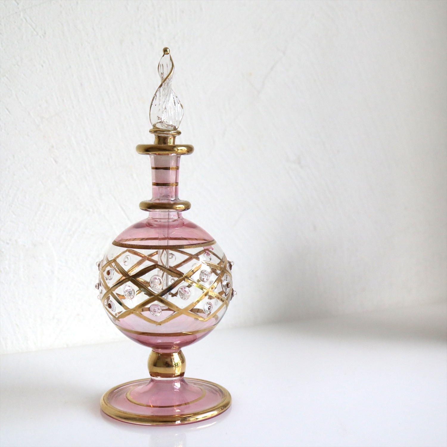 エジプトガラス香水瓶　クレオパトラ　Egyptian Perfume Bottle　　15cm　ピンク