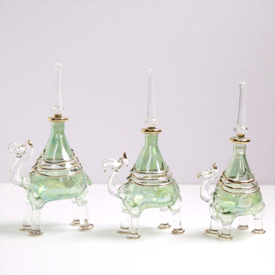 エジプト香水瓶・手吹きガラスの工芸品/ラクダ3頭セット　グリーン