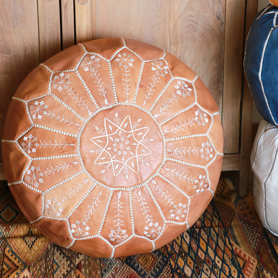 モロッコ・プフφ50cm ヤギ革タン・ステッチ刺繍中材付・オットマンスツール　Moroccan POUF Tan with White Stitching