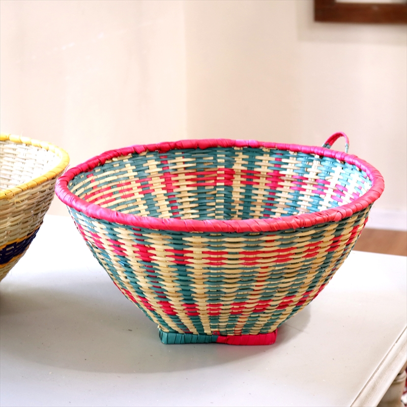 アフリカのかご・バスケット/ブルキナファソ・バンフォラ地方の工芸品　ザルピンク＆グリーン African Basket