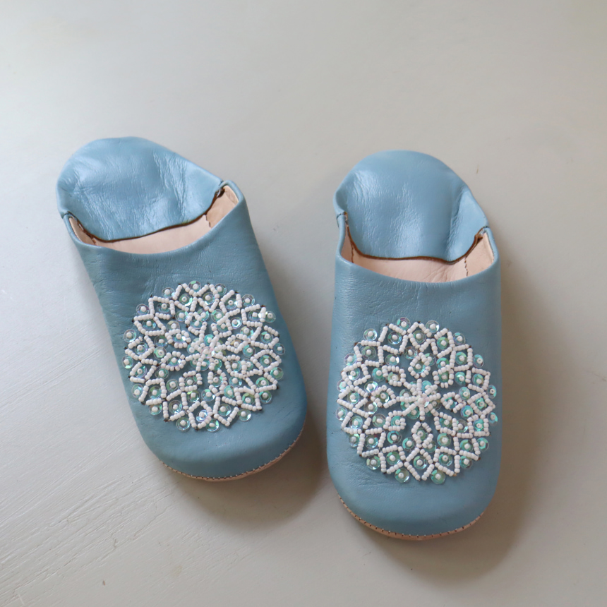 バブーシュ ビーズ刺繍 24cm（39）しぐれ/ホワイト モロッコ　羊革 ハンドメイド　ペールブルー