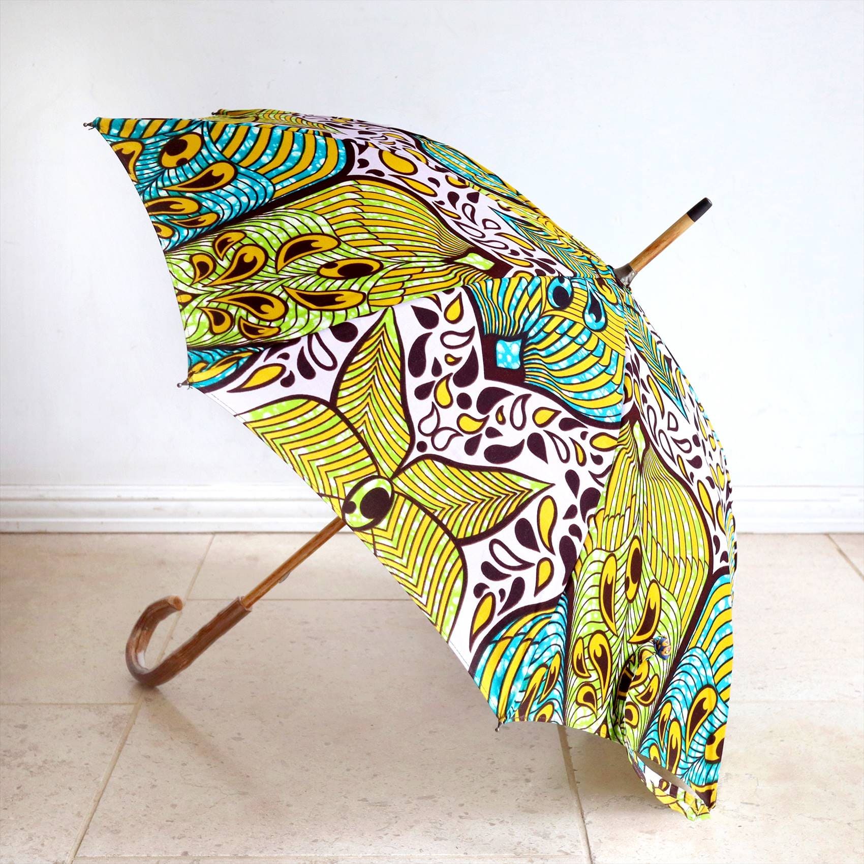 パーニュ・西アフリカのプリント布をつかった傘 Pagne/West African Fabric 大きなリーフモチーフ　グリーン、ピンクグレー