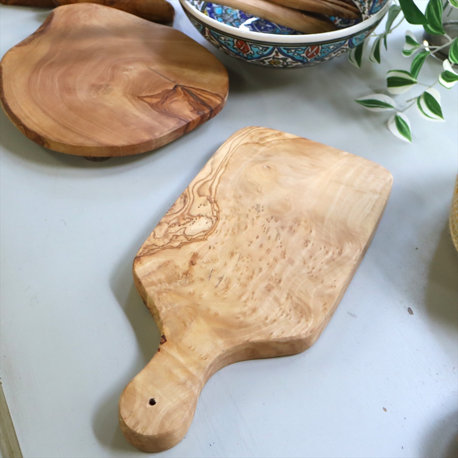 オリーブ木 カッティングボード（まな板）【現品】持ち手付 30cm　チュニジア産　天然木