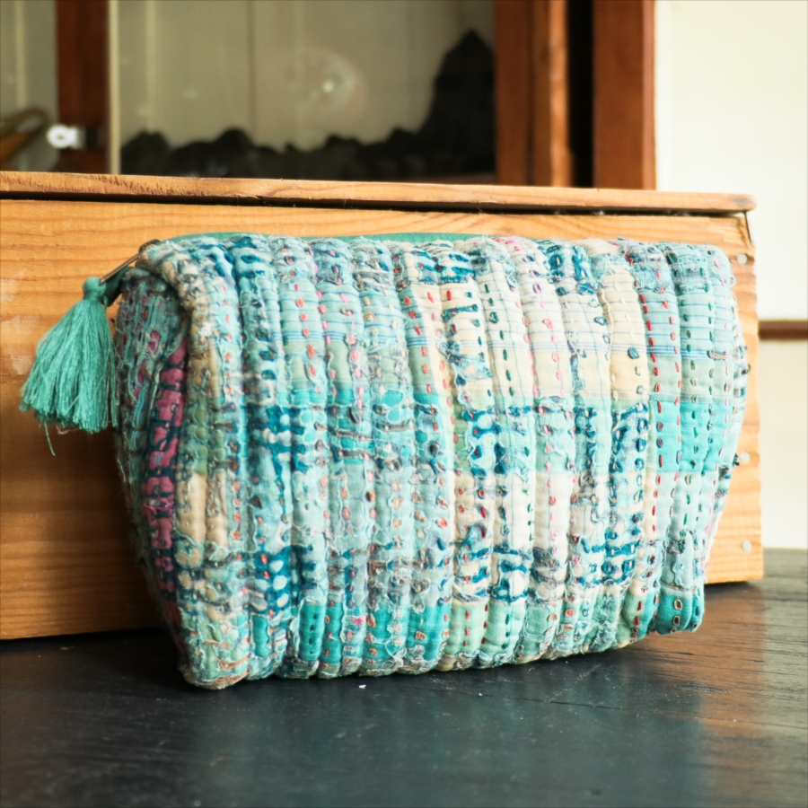 ヴィンテージカンタ マチ付きポーチ カンタ刺繍　タッセル付き　ラリーキルト　インド　古布 グレー・ピンク・グリーン