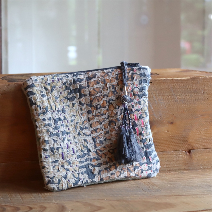 ヴィンテージカンタ フラットポーチ カンタ刺繍　タッセル付きラリーキルト　現品　グレー系
