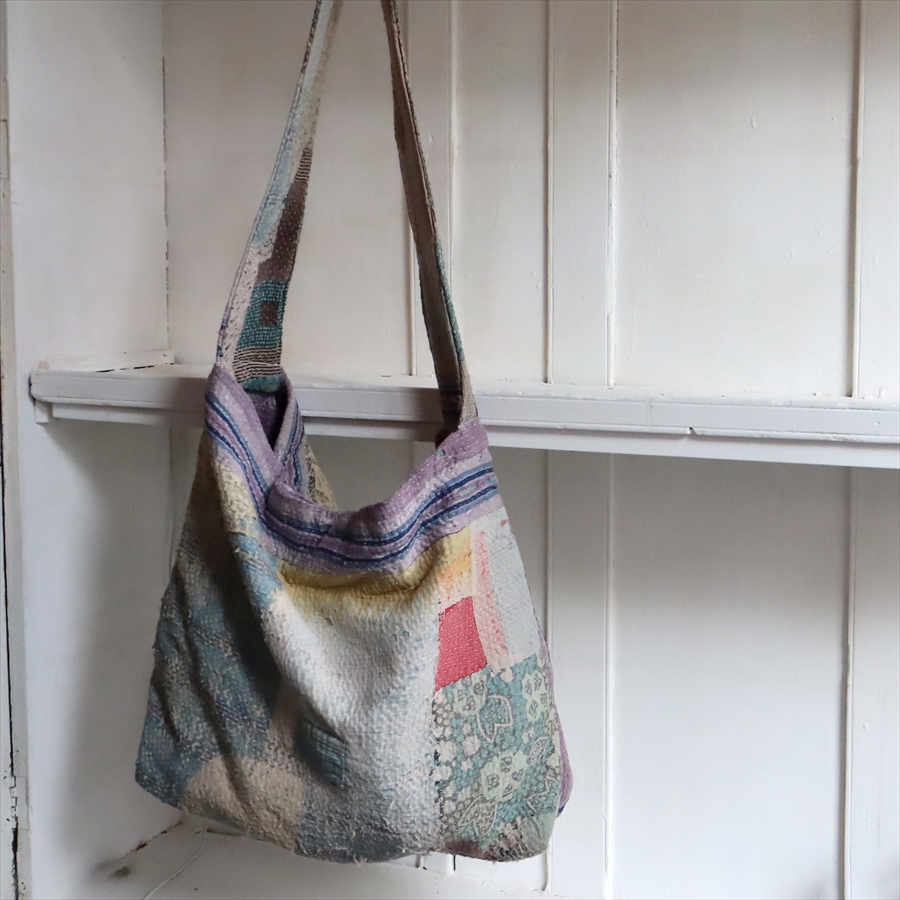 ヴィンテージカンタ ショルダーバッグ ワンストラップ カンタ刺繍ラリーキルト　インド　古布 斜め掛け