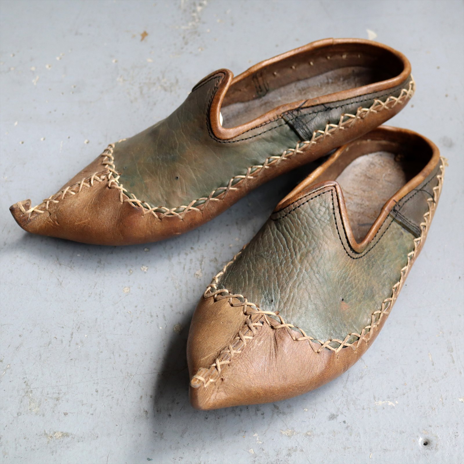 アナトリアンフォークシューズ～19世紀の製法で作ったオリジナルの革靴色褪せたグリーン ベージュ ミュール サンダル サイズ36