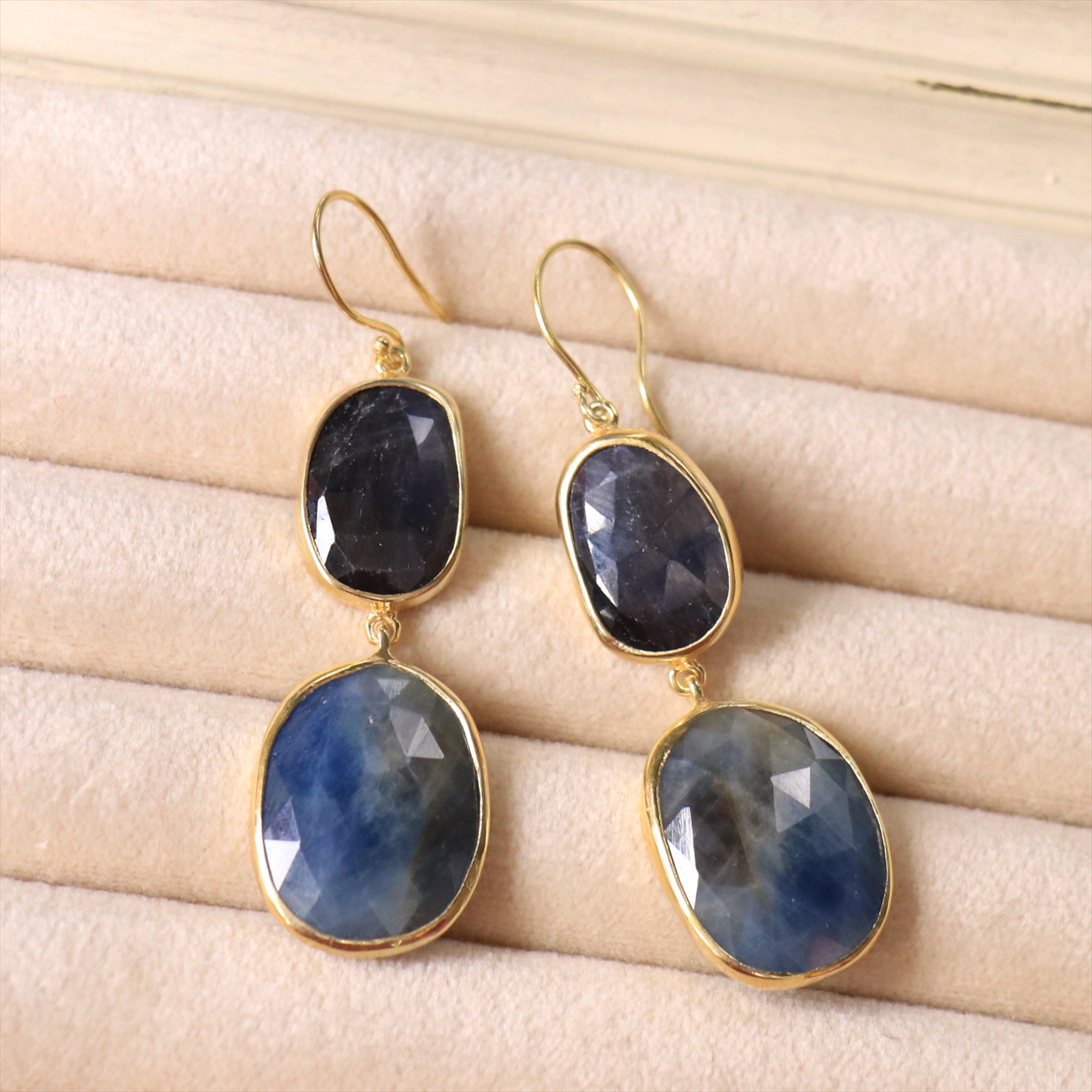 ブルーサファイア 2粒のピアス シルバー925(18KGF) 【現品】sapphire & Silver earrings