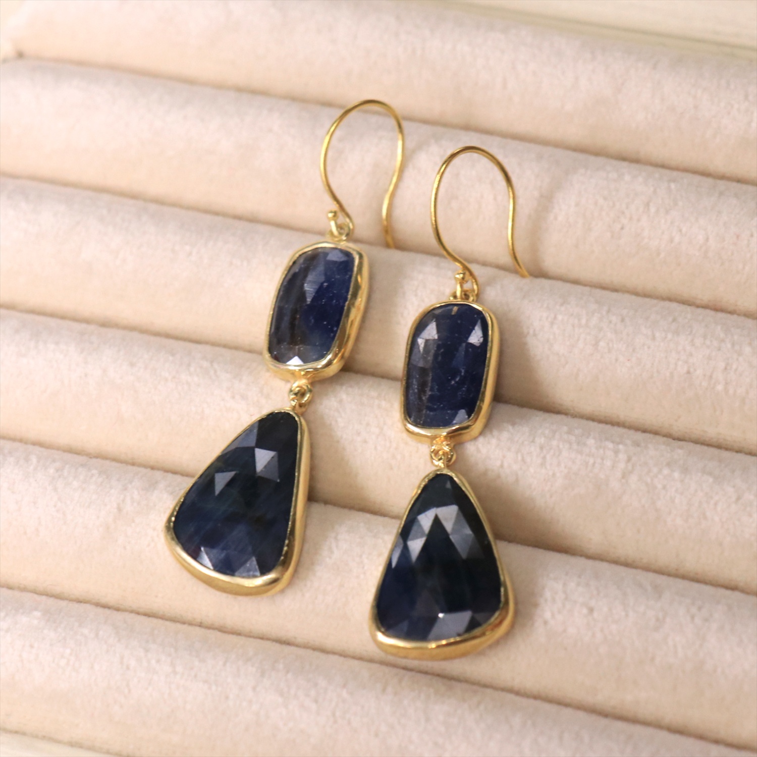 ブルーサファイア 2粒のピアス シルバー925(18KGF) 【現品】sapphire & Silver earrings