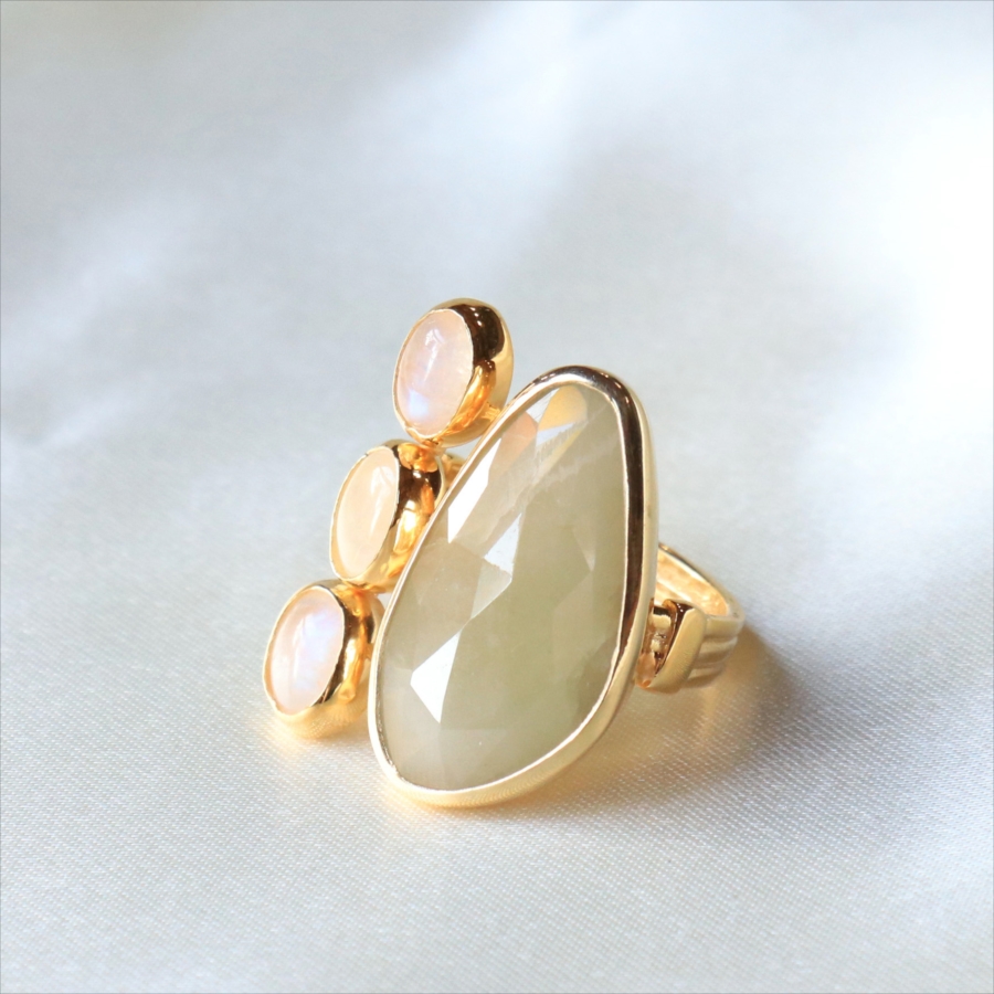 カラーサファイア シルバーリング ムーンストーン 四つの石 ラフカットリング ペールグリーン