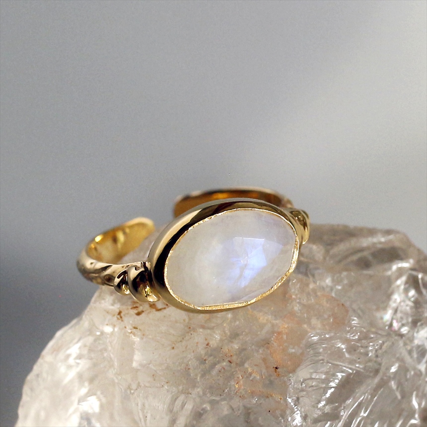 シルバーリング　レインボームーンストーン　オーバル横向き 18KGF 天然石 トルコジュエリー