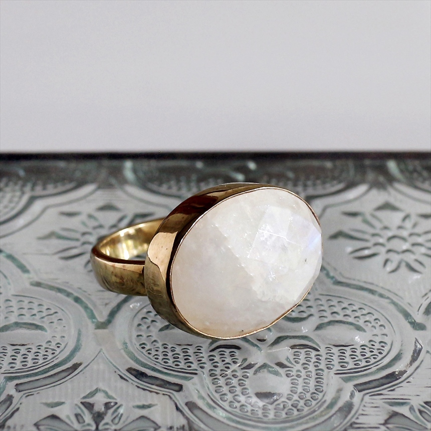 シルバーリング　レインボームーンストーン　オーバル横向き　大粒 18KGF 天然石 トルコジュエリー