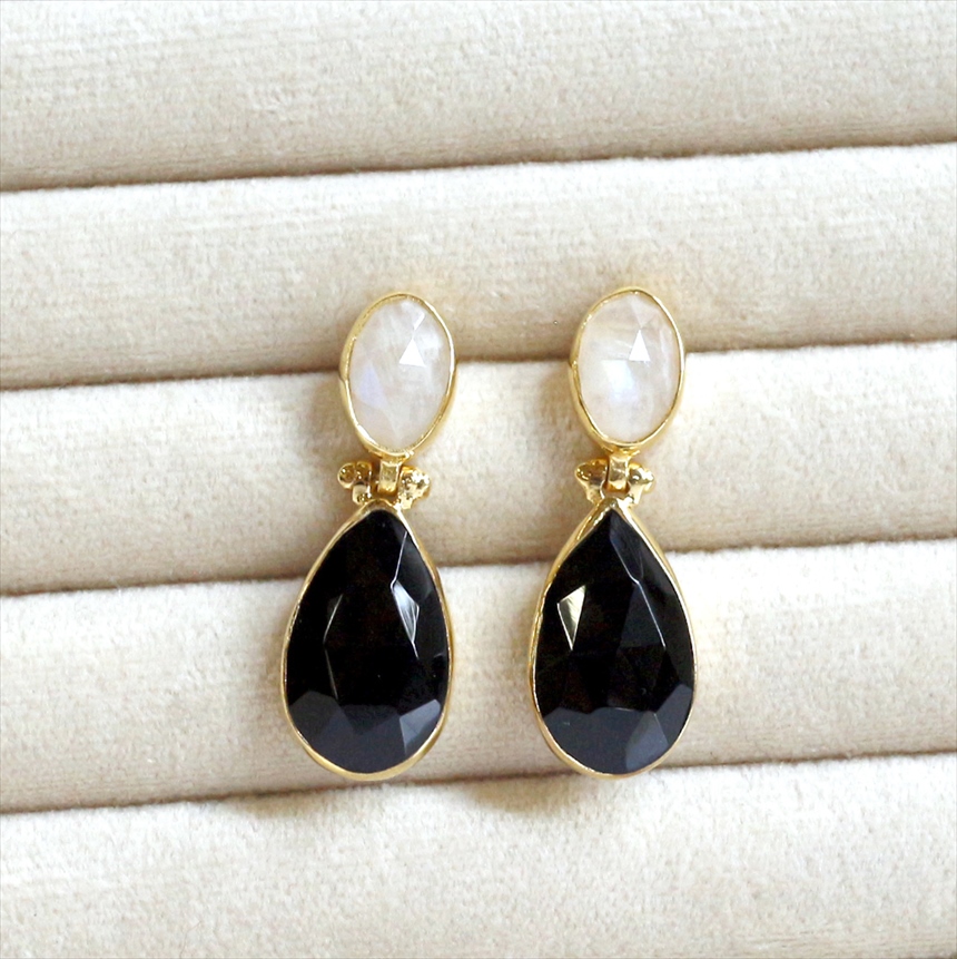 ブラックスピネルとレインボームーンストーンのドロップピアス 18KGF 天然石 シルバーピアス　縦長