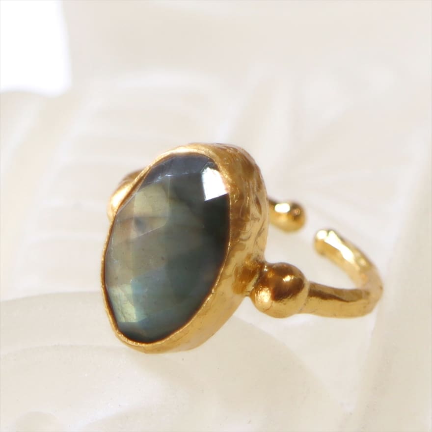アルサメイア･リング ゴールドプレーテッド/トルコジュエリー オーバル・ラブラドライト　Labradorite Ring