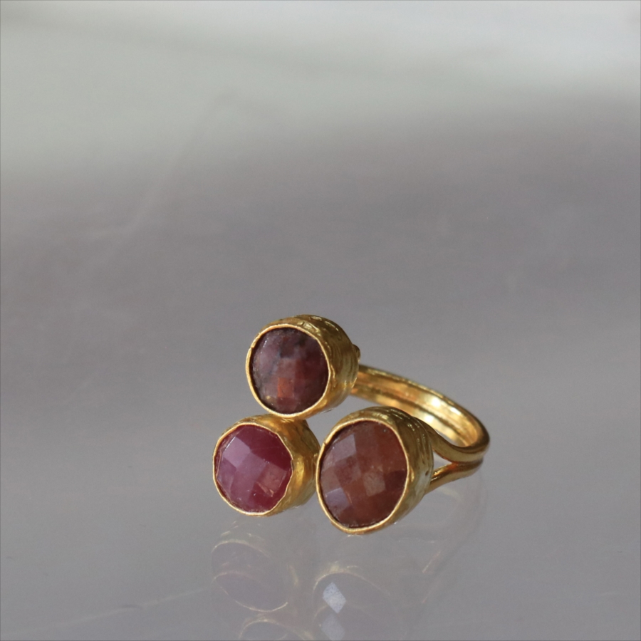 ナチュラルサファイア リング  アルサメイア　トルコジュエリー ３つの石