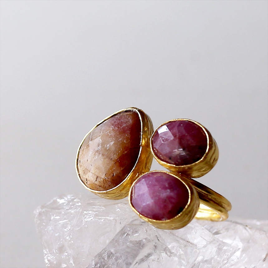 ナチュラルサファイア リング  アルサメイア　トルコジュエリー ３つの石