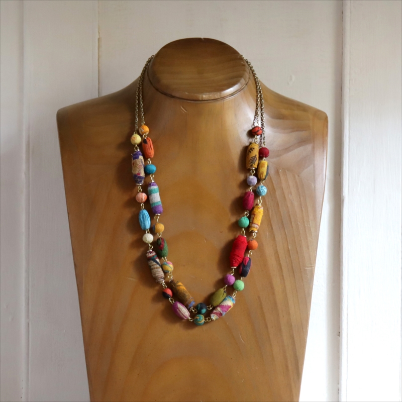 リサイクルサリービーズ　2連ネックレス カラフルな手作り布ビーズ　１点もの
