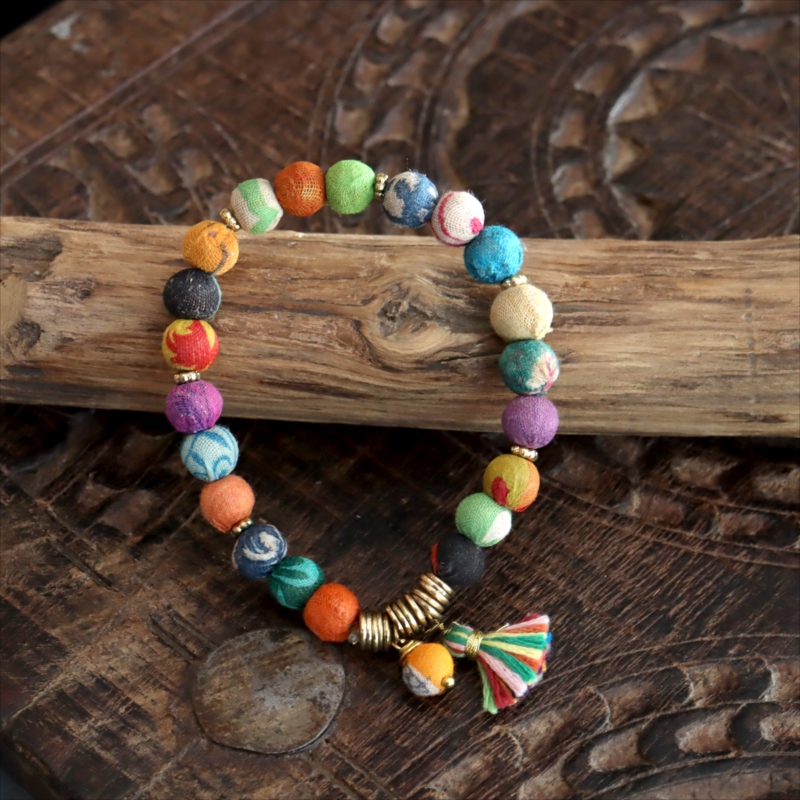 リサイクルサリービーズ　ブレスレット 21粒のカラフルビーズ