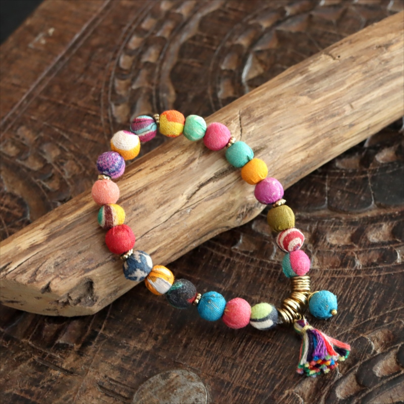 リサイクルサリービーズ　ブレスレット 21粒のカラフルビーズ