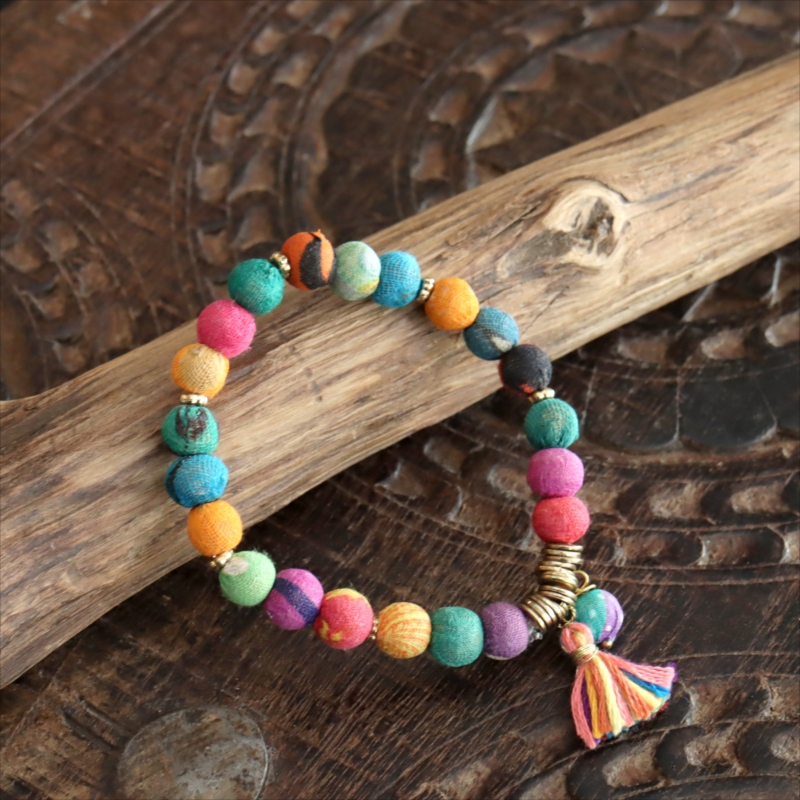 リサイクルサリービーズ　ブレスレット 21粒のカラフルビーズ