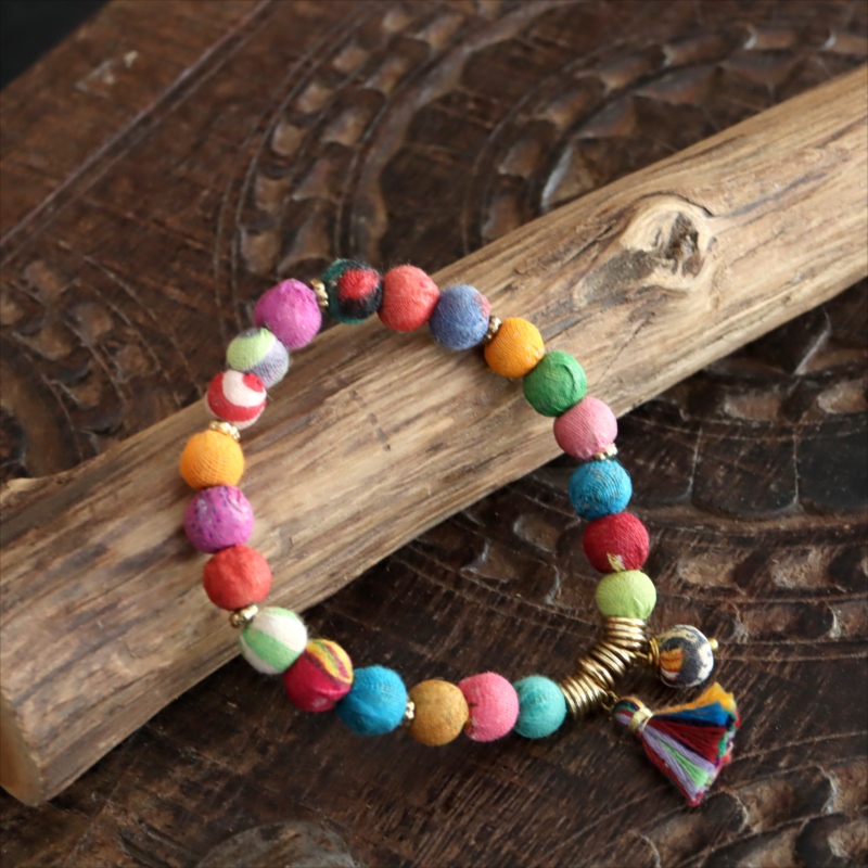 リサイクルサリービーズ　ブレスレット 21粒のカラフルビーズ