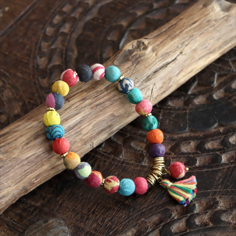 リサイクルサリービーズ　ブレスレット 21粒のカラフルビーズ