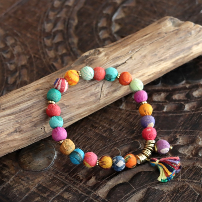 リサイクルサリービーズ　ブレスレット 21粒のカラフルビーズ