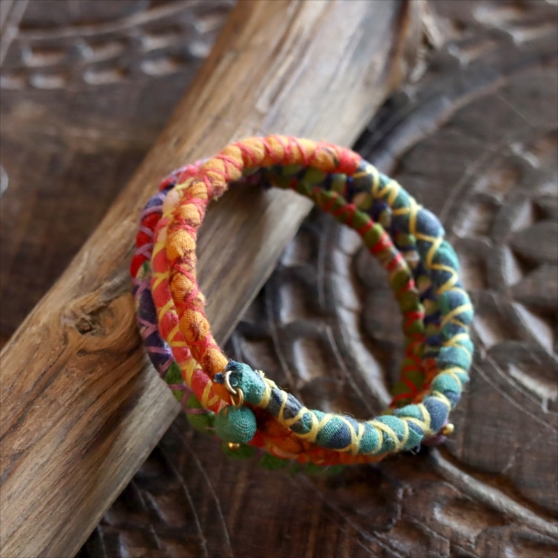 リサイクルサリー スパイラルバングル インド 手作りブレスレット