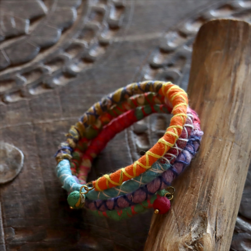 リサイクルサリー スパイラルバングル インド 手作りブレスレット