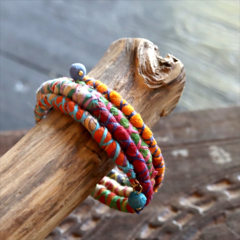 リサイクルサリー スパイラルバングル インド 手作りブレスレット