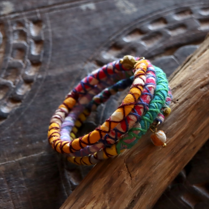 リサイクルサリー スパイラルバングル インド 手作りブレスレット