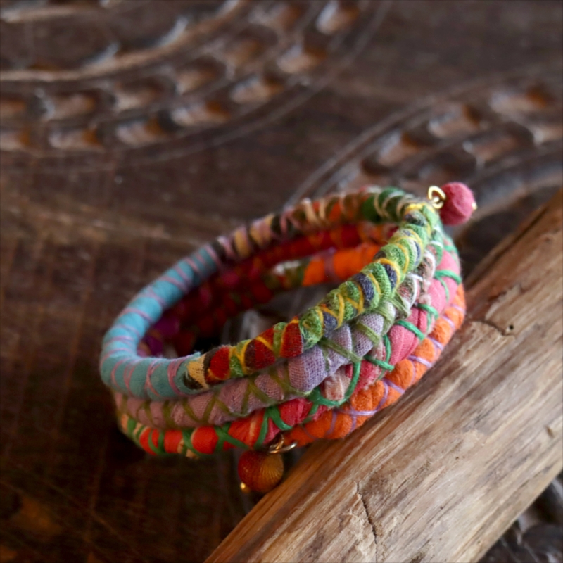 リサイクルサリー スパイラルバングル インド 手作りブレスレット