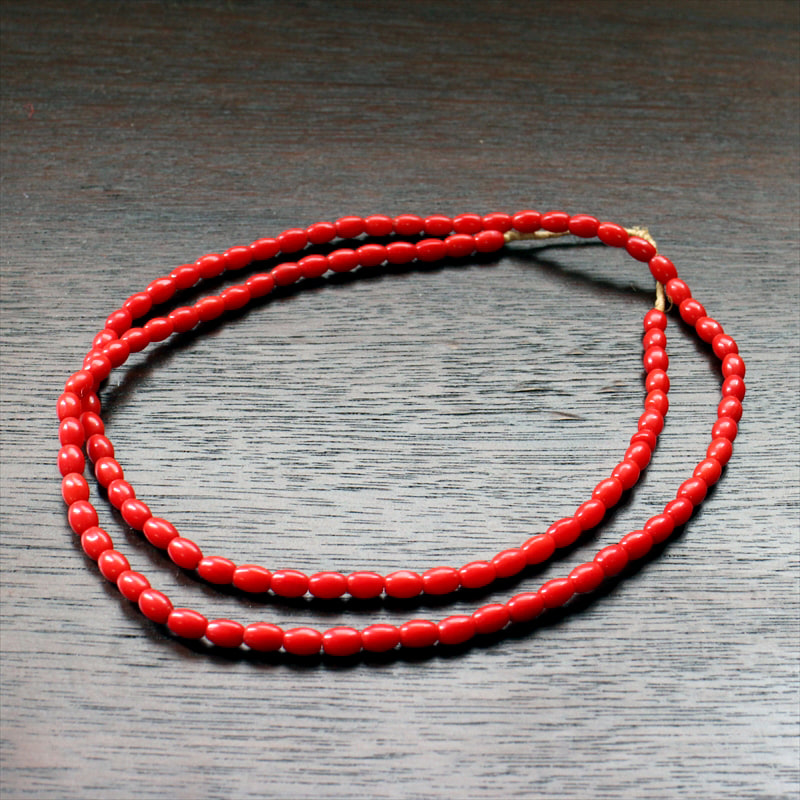 山さんご・ナツメ形ビーズ一連(約110粒)アフリカントレードビーズ　African trade glass beads, GAHANA【クリックポスト利用】