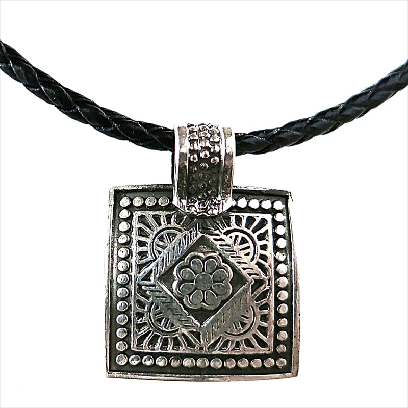 エジプト・シルバー925ペンダント（40皮ひもチェーン付）ベドウィンのクラシックモチーフ Egyptian Bedouin Silver Jewelry