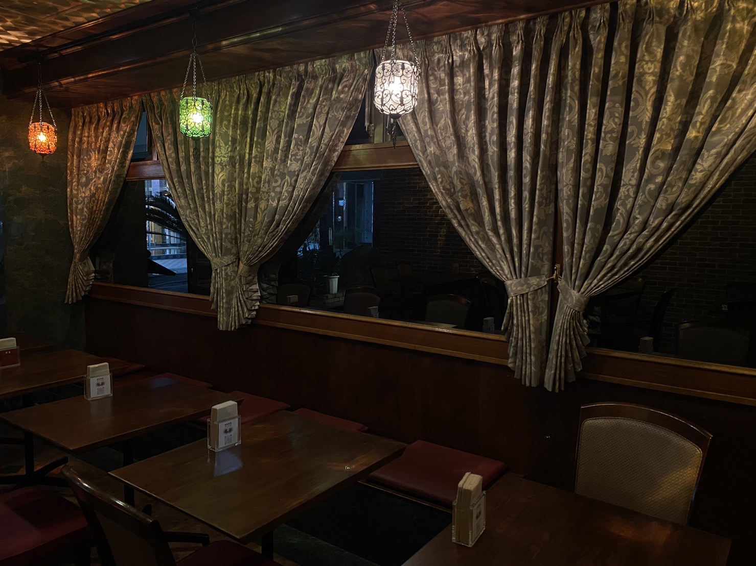 カフェ　内装　喫茶店　モザイクランプ　テーブルランプ　トルコ　トルコランプ　新宿　オープン　穴場　バー　会員制　インスタ映え　新宿喫茶　りこりす