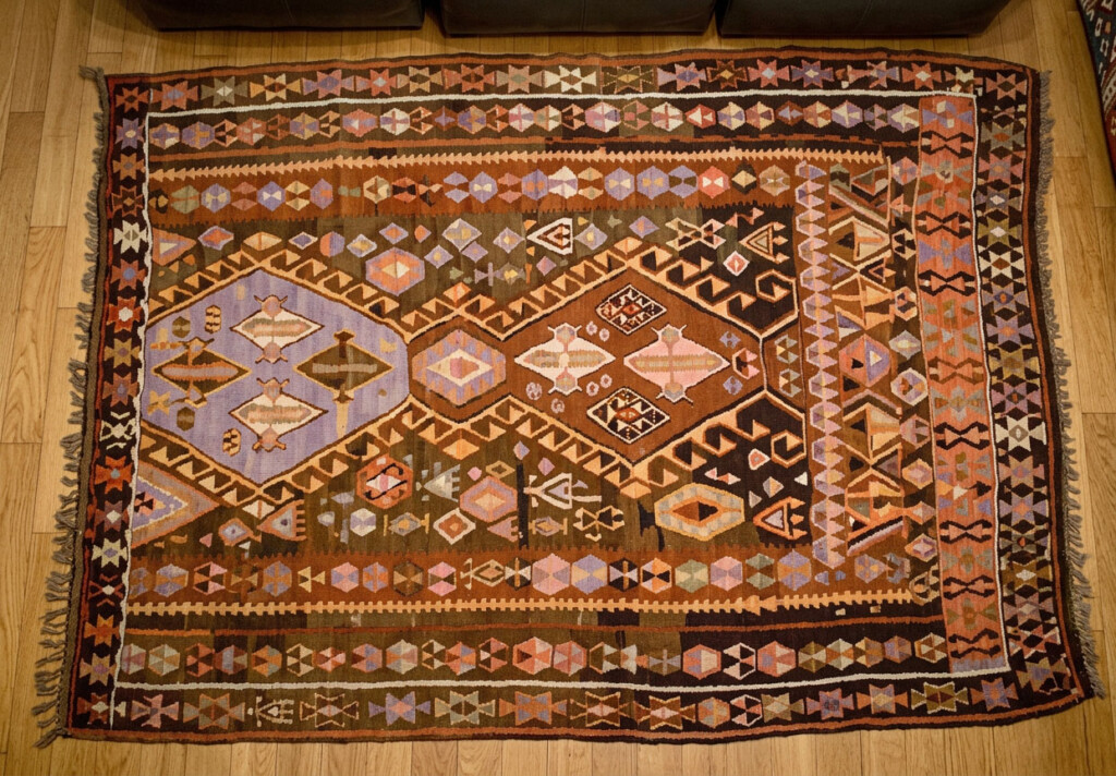 カルス地方のオールドキリム。